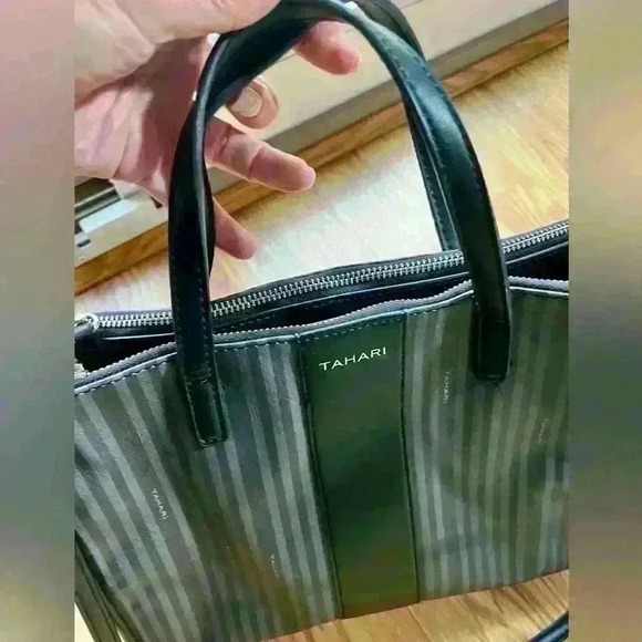 TAHARI - BLACK PURSE WITH HANDLES AND CROSSBODY STRAP - Picture 12 of 16